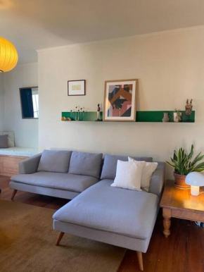 Sunny 3 Bedroom with garden close to hospital